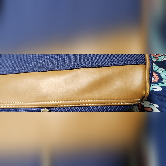 Tommy Hilfiger Duffel Bag - Picture 8 of 9